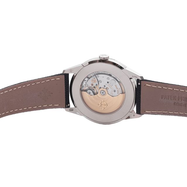 Patek Philippe Calatrava 5226G-001 Image 6